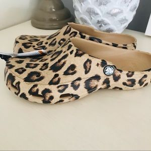 Crocs women NWT leopard print